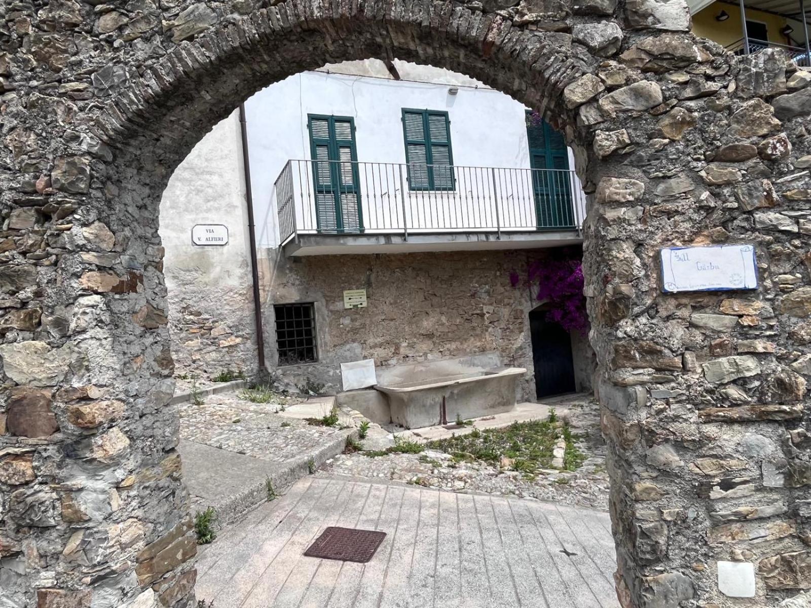 La Finestra Sul Borgo Bed & Breakfast Cervo Eksteriør bilde